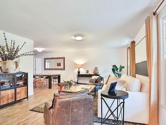 5th image of 107 Sanchez Dr W