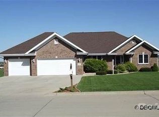 10054 Timothy St, Dubuque, IA 52003