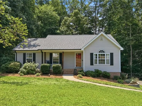 1035 Trinity Place Rd, Tobaccoville, NC 27050