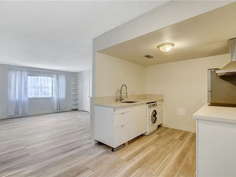 3841 Daisy St #19 — Photo 16