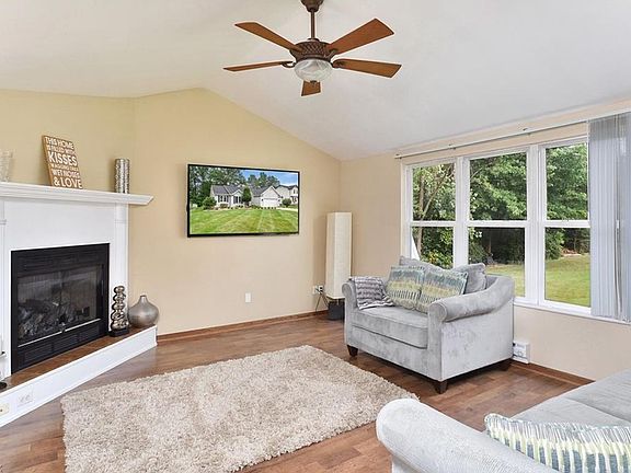 5th image of 2766 Woodland Trl