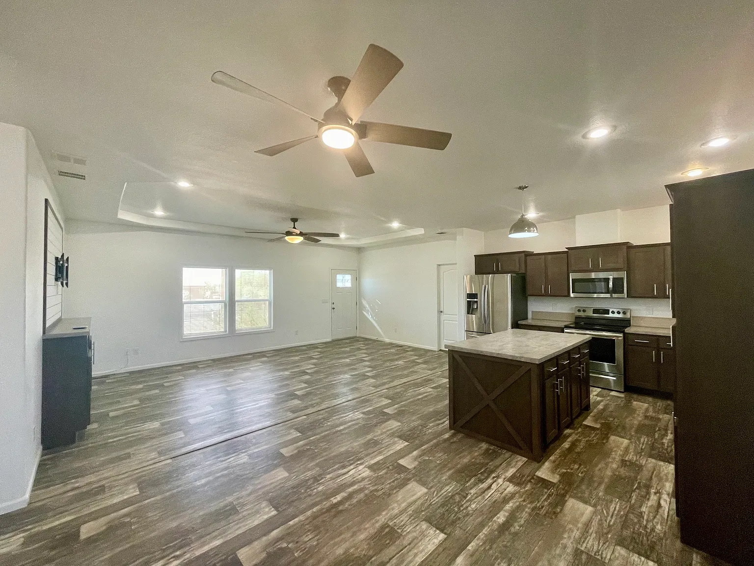 4 bed, 2072 sqft, $2,200 — Photo 3