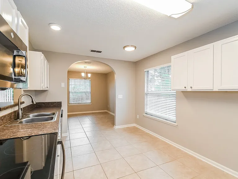 401 Baybrook Dr — Photo 8