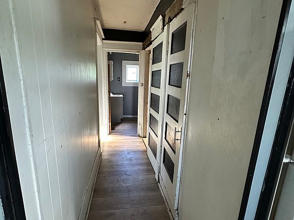 5th image of 910 Lafayette Rd