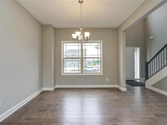 4th image of 113 SE Water Garden Ct