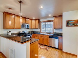 11308 8th Ave NE APT D, Seattle, WA 98125