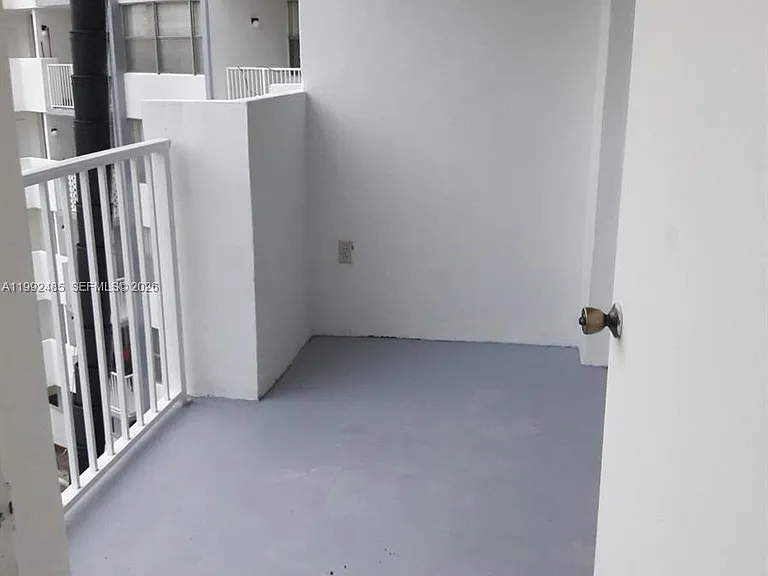 1200 NE Miami Gardens Dr #504W — Photo 2