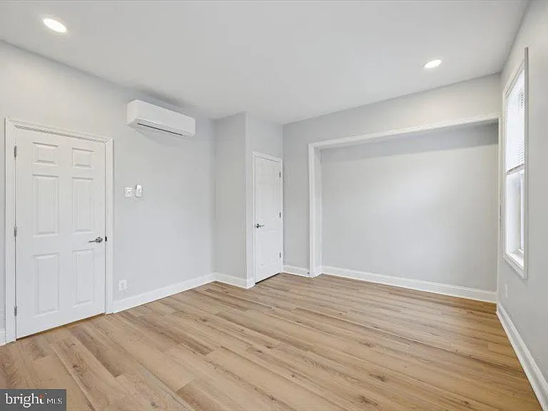 2253 N Delhi St — Photo 12