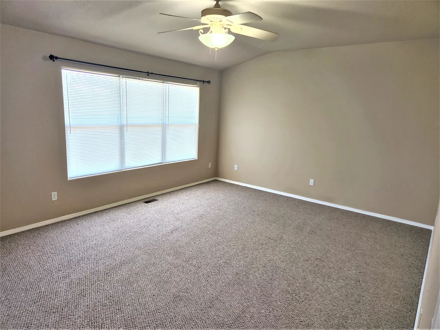 3 bed, 2698 sqft, $2,525 — Photo 4