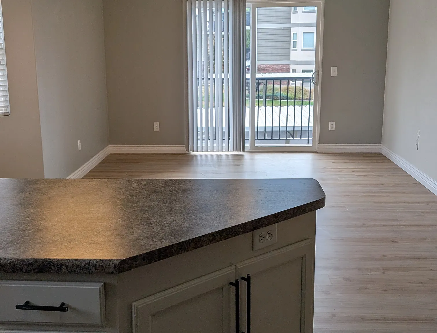 3 bed, 1247 sqft, $2,249 — Photo 2