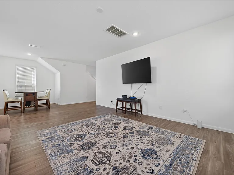 7326 Madison Commons Ln — Photo 4