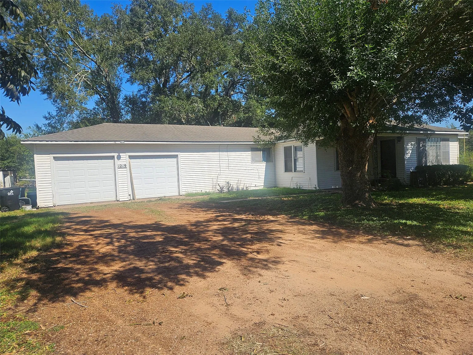 3 bed, 2.0 bath, 1808 sqft, $1,995 — Photo 2