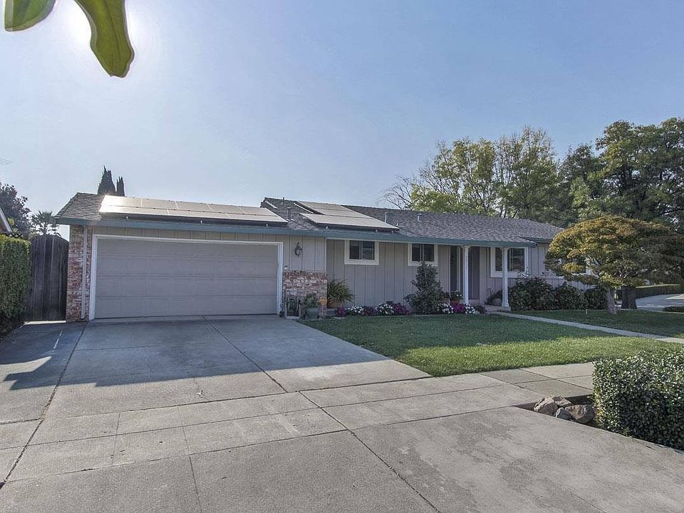 1st image of 2011 Treewood Ln
