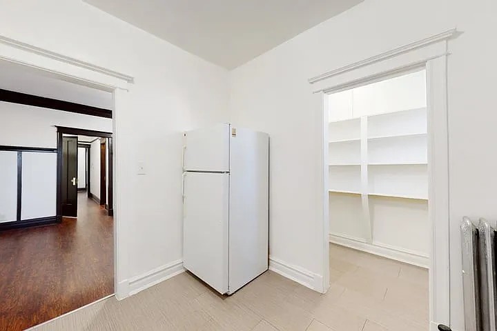 4859 S. Champlain Avenue — Photo 9