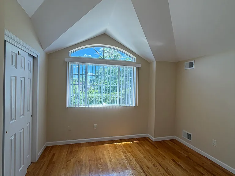 341 Hunter Ave — Photo 9