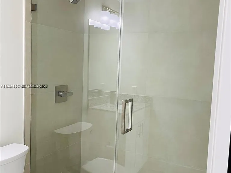 310 E 7th St #203 — Photo 9