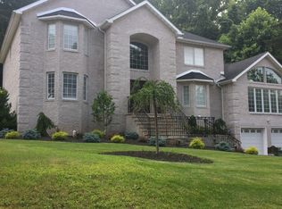 85 W Lindsley Rd, Cedar Grove, NJ 07009