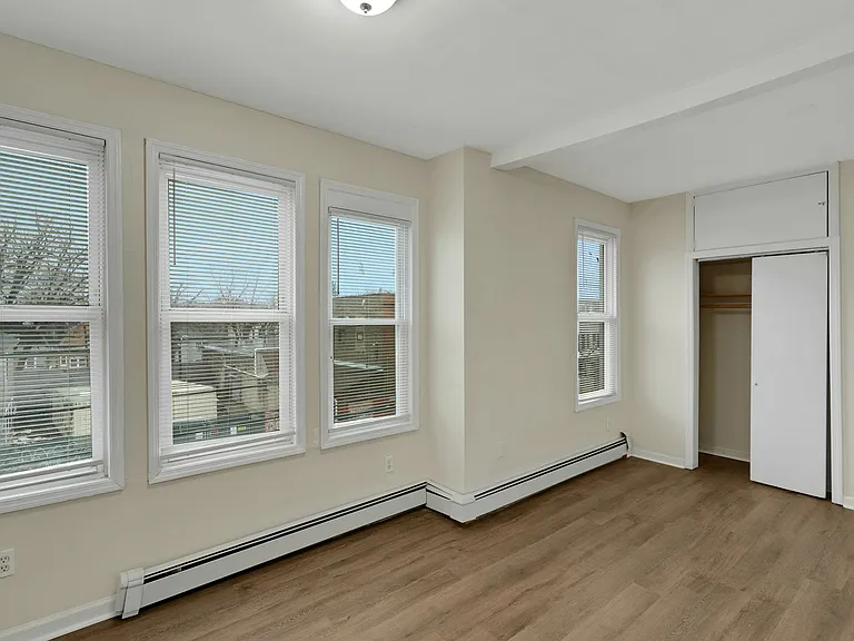 496 21st St #2 — Photo 5