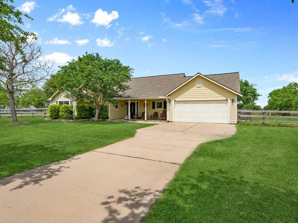 1945 Settlers Way Dr, Sealy, TX 77474