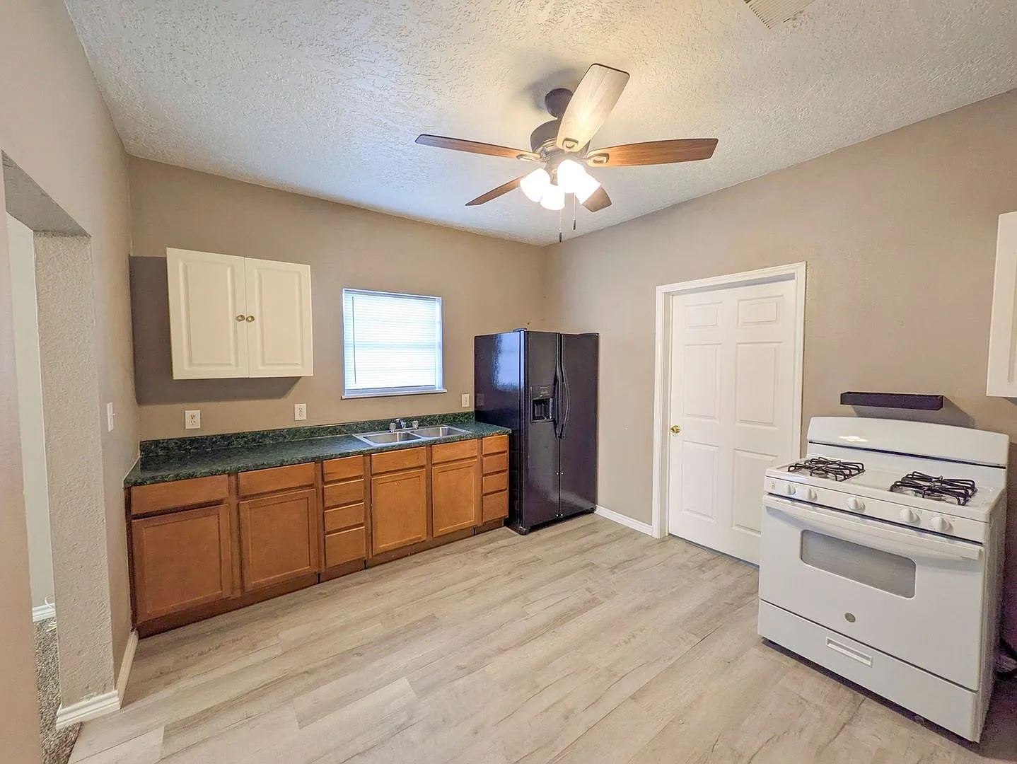 720 Avenue C, Port Neches, TX 77651 — Photo 4