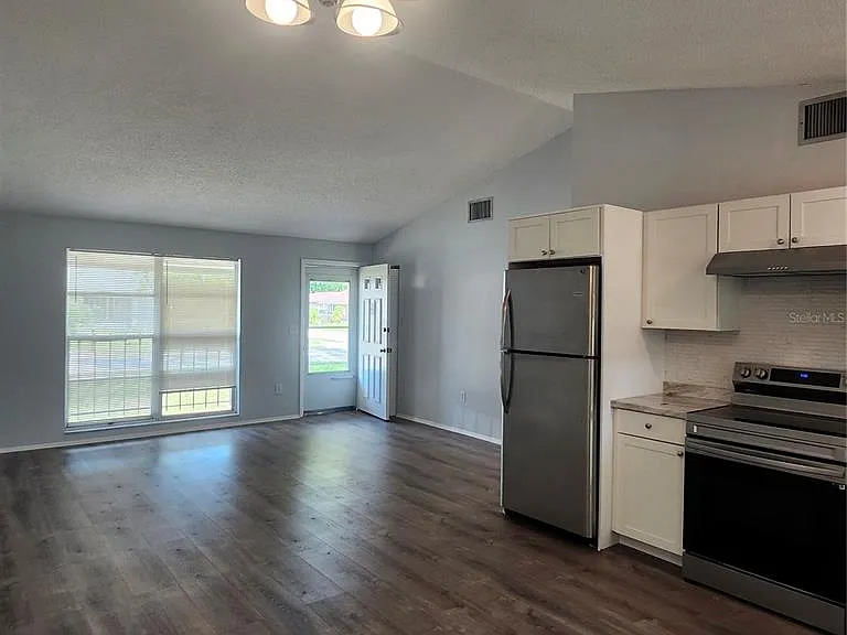 3154 Laird Dr — Photo 7