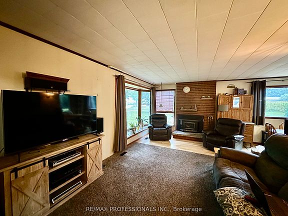 3rd image of 13958 Trafalgar Rd