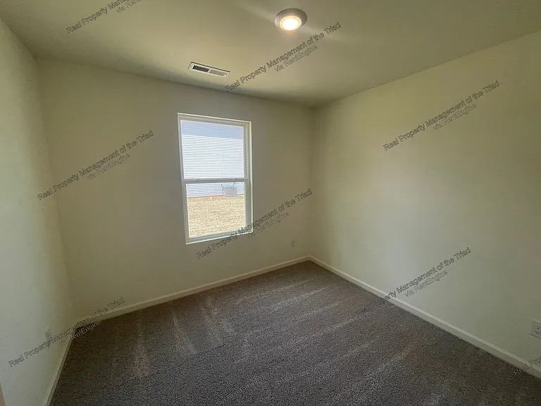 305 Pearson Dr — Photo 9