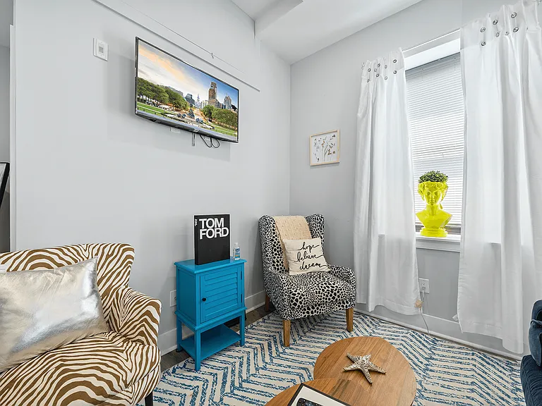 Dickinson Lofts — Photo 36