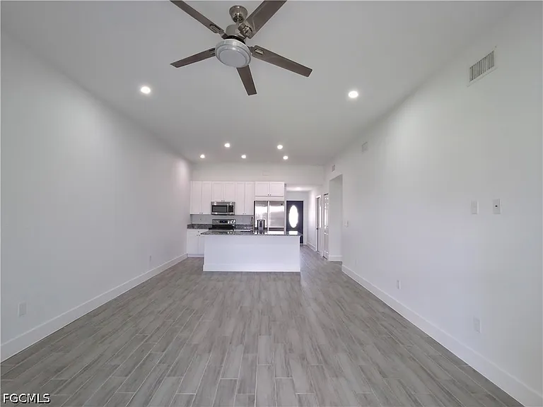 2907 SW Santa Barbara Pl — Photo 7