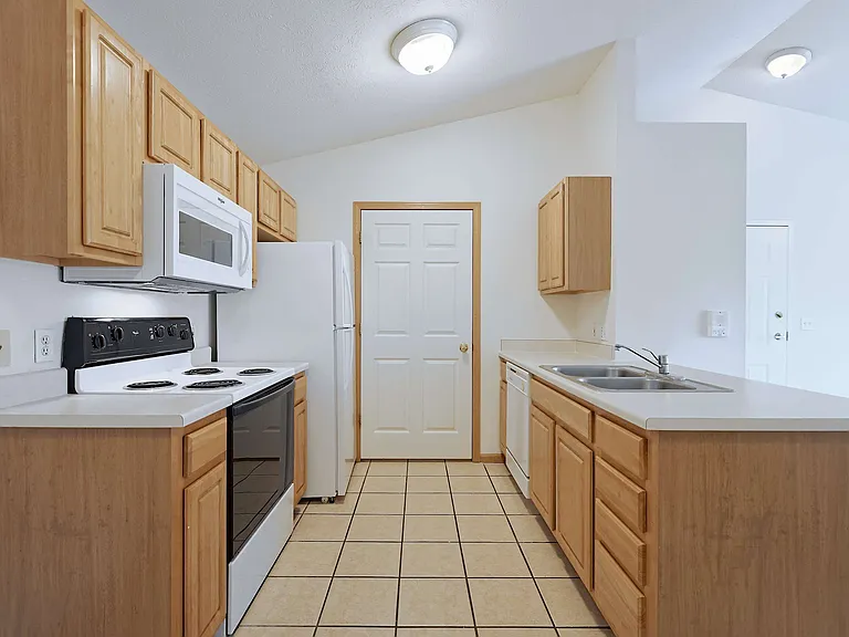 Park Ridge Apartments — Photo 18