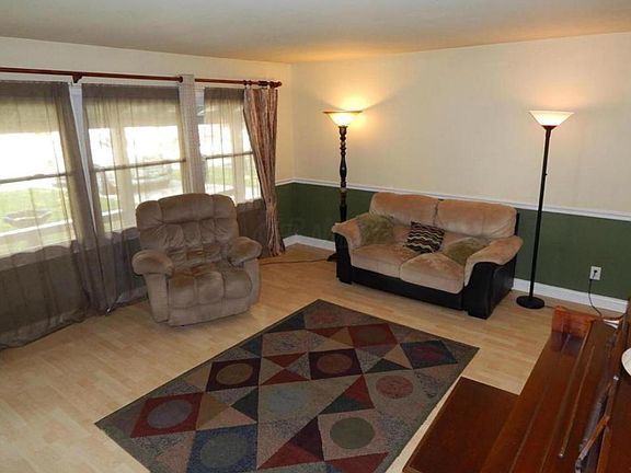 4th image of 3037 Dennis Ln