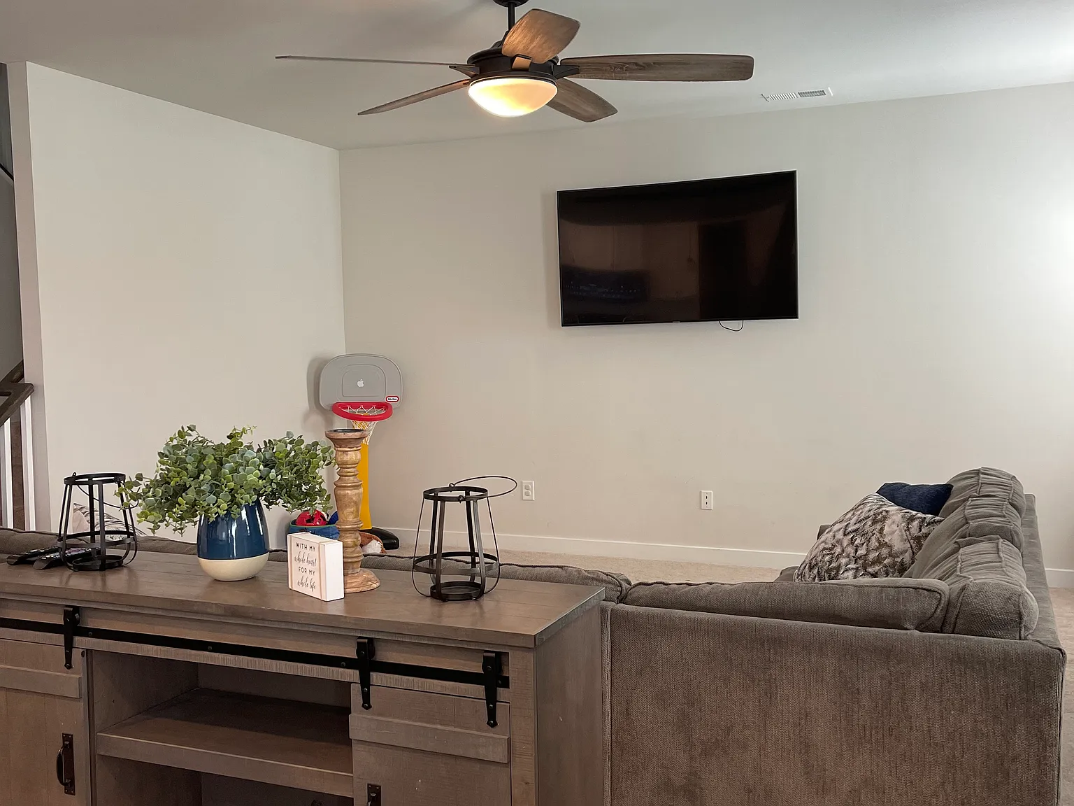 4 bed, 2.5 bath, 2423 sqft, $3,000 — Photo 4