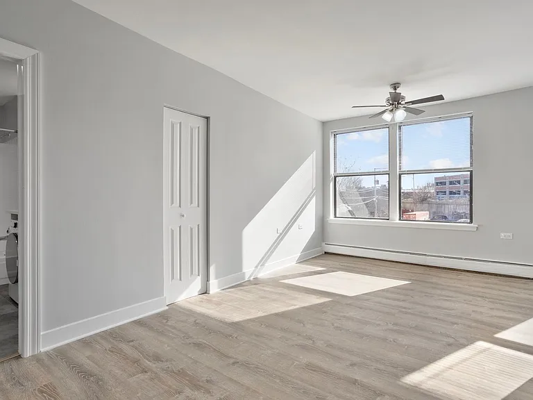 1625 W Howard St — Photo 13