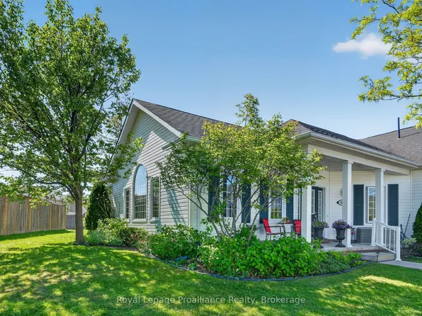 325 Densmore Rd #402, Cobourg, ON K9A 0E4