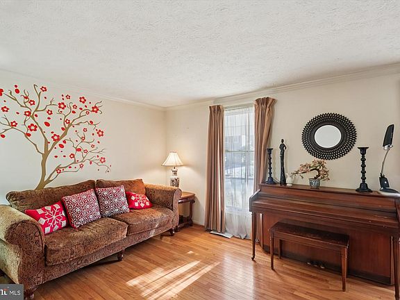 5th image of 3024 Memory Ln