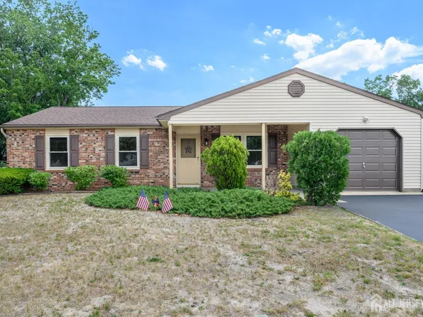 5 Evergreen Pl, Howell, NJ 07731