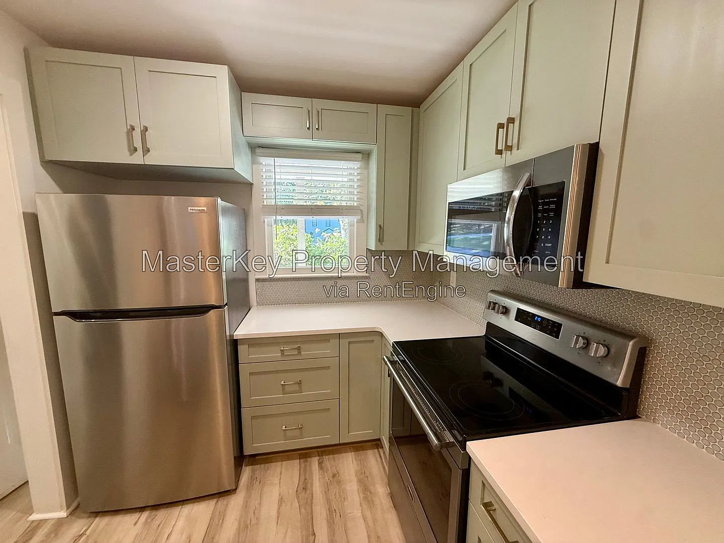 2 bed, 1.5 bath, 918 sqft, $1,650 — Photo 2