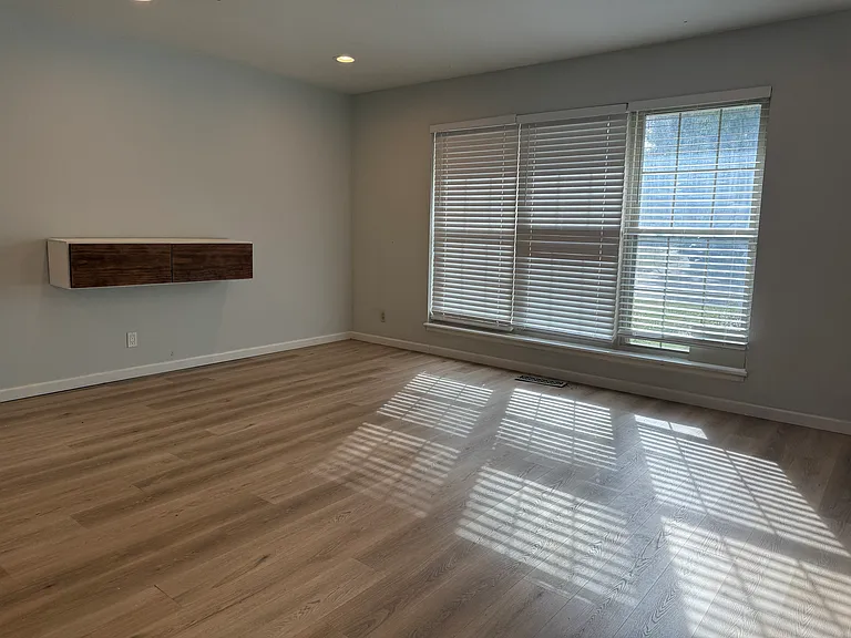 4617 S 72nd Ave E — Photo 5