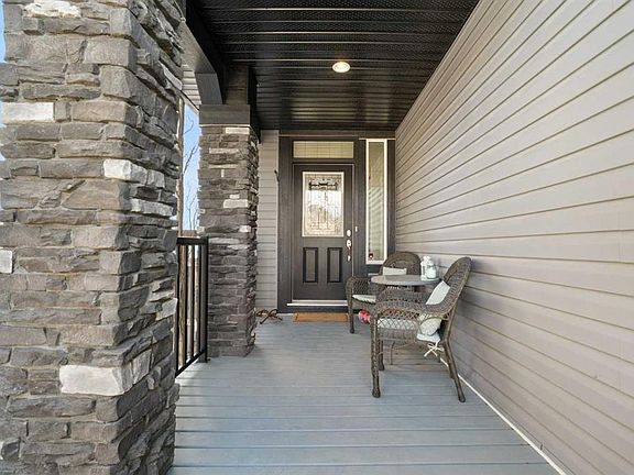 2nd image of 61 Cougar Ridge Cv SW