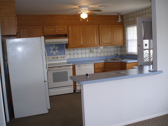 3rd image of 906 A Dumbarton Drive #A