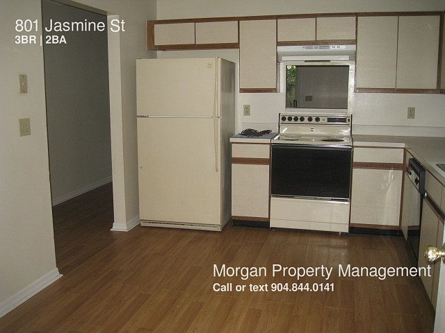 2nd image of 801 Jasmine St