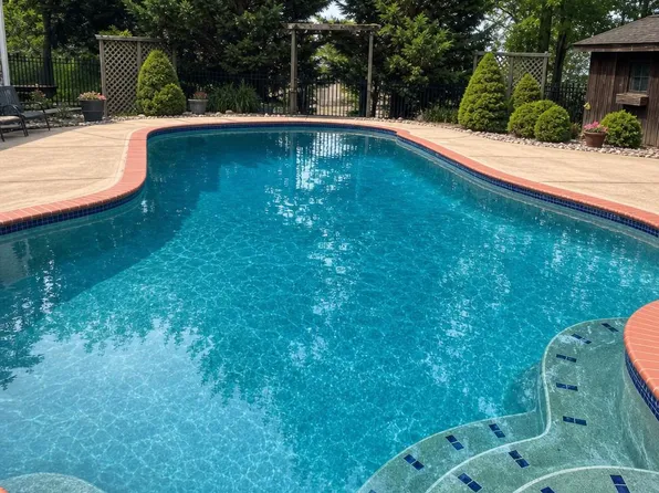 1341 Meadowview Dr, Pottstown, PA 19464