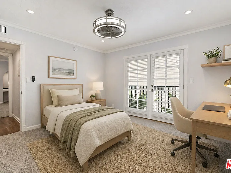 910 N Alfred St #4 — Photo 17