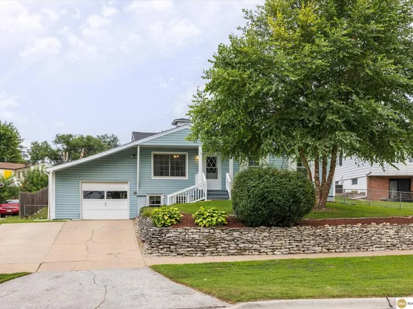 7709 S 42nd St, Bellevue, NE 68147