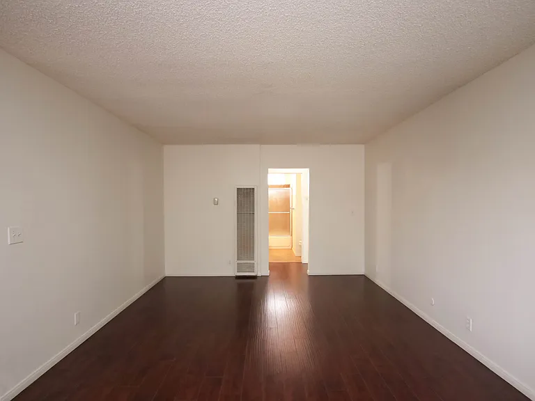 3010 Montrose Ave #28 — Photo 9