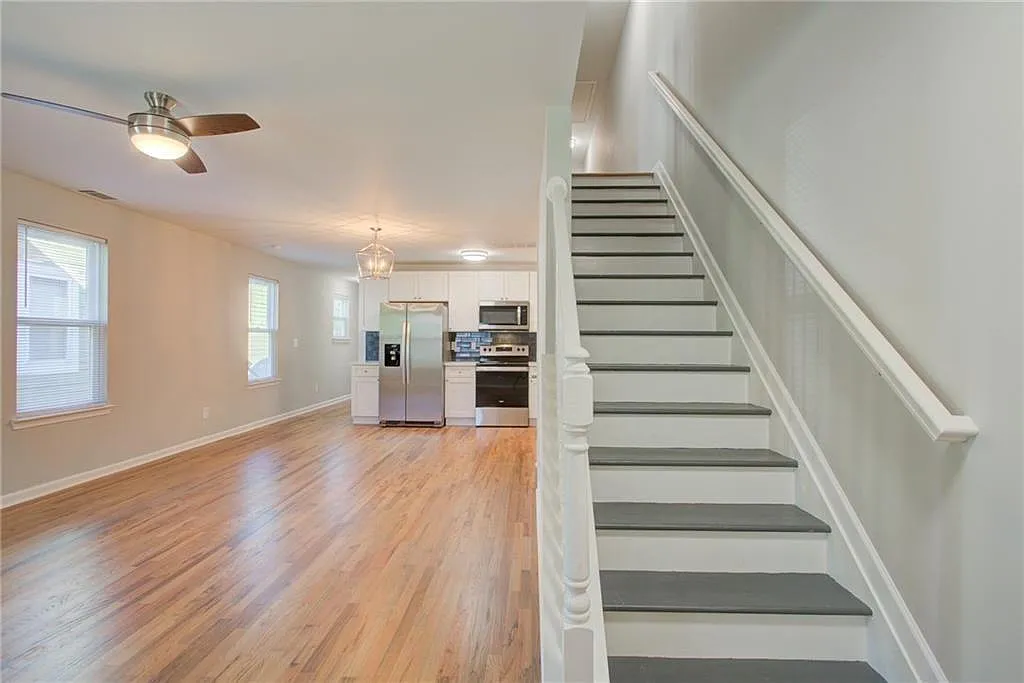 4 bed, 2.5 bath, 3011 sqft, $2,050 — Photo 3