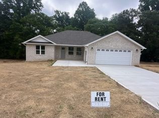 35 Hillcrest Dr, Bruceton, TN 38317