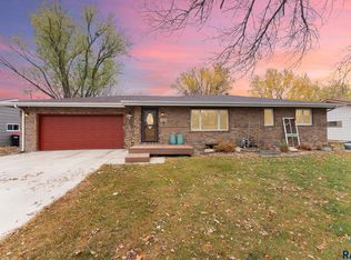1204 E Cedar St, Brandon, SD 57005