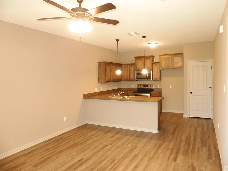 101 W Capps St #D — Photo 33