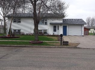 2405 Academy Rd, Minot, ND 58703